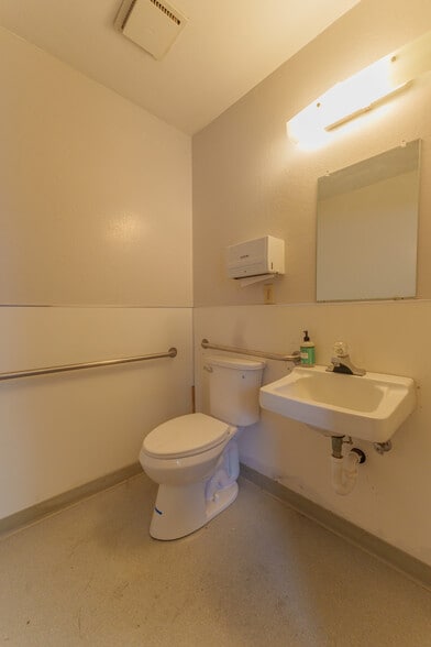 More Photos Of 1359 Dayton St, Salinas Warehouse For Lease