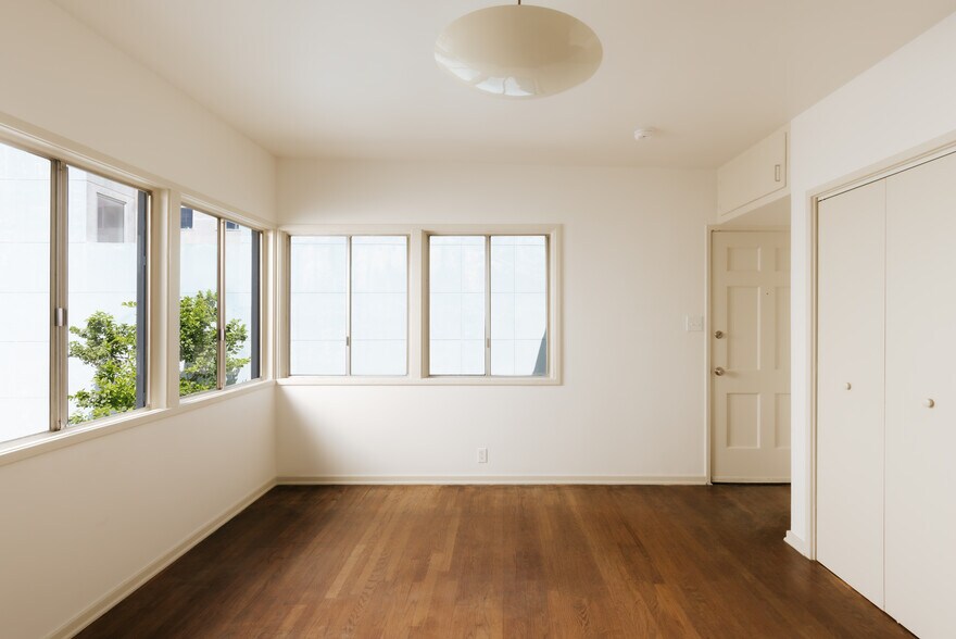 More Photos Of 2218 Pico Blvd, Santa Monica General Retail For Sale