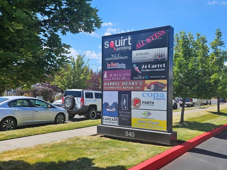 More Photos Of 840 SE Woodland Blvd, Bend Warehouse For Lease