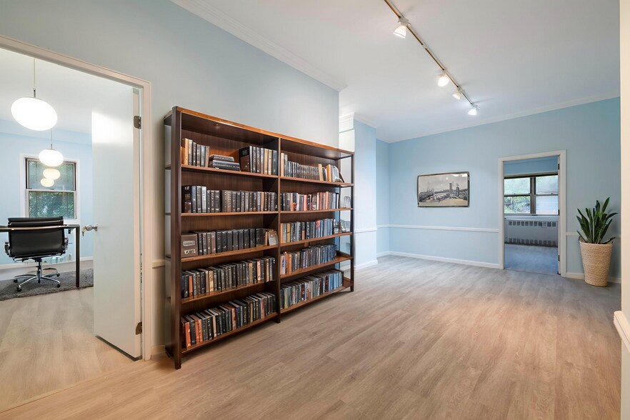 More Photos Of 30 W 60th St, New York Apartments For Sale