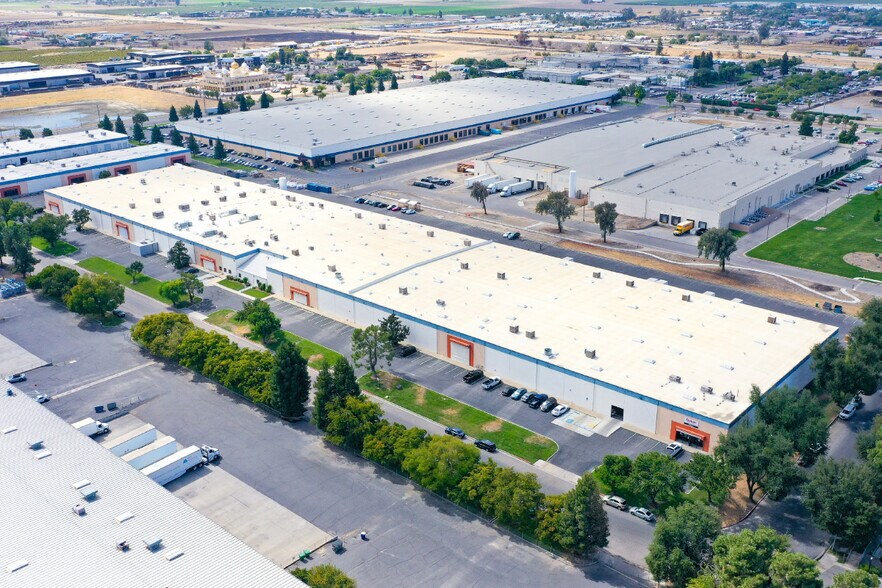 More Photos Of 2904 S Angus Ave, Fresno Distribution For Lease