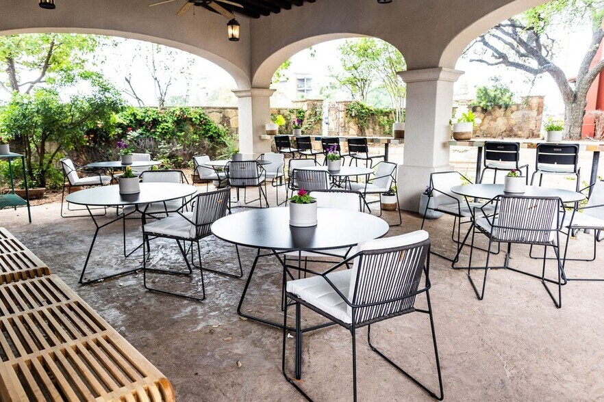 More Photos Of 4701 Williams Dr, Georgetown Restaurant For Sale