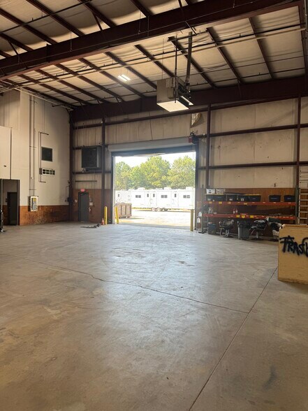 More Photos Of 190 Westridge Industrial Blvd, McDonough Distribution For Lease
