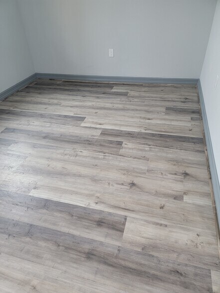 More Photos Of 15018 Lakefair Dr, Richmond Office For Lease