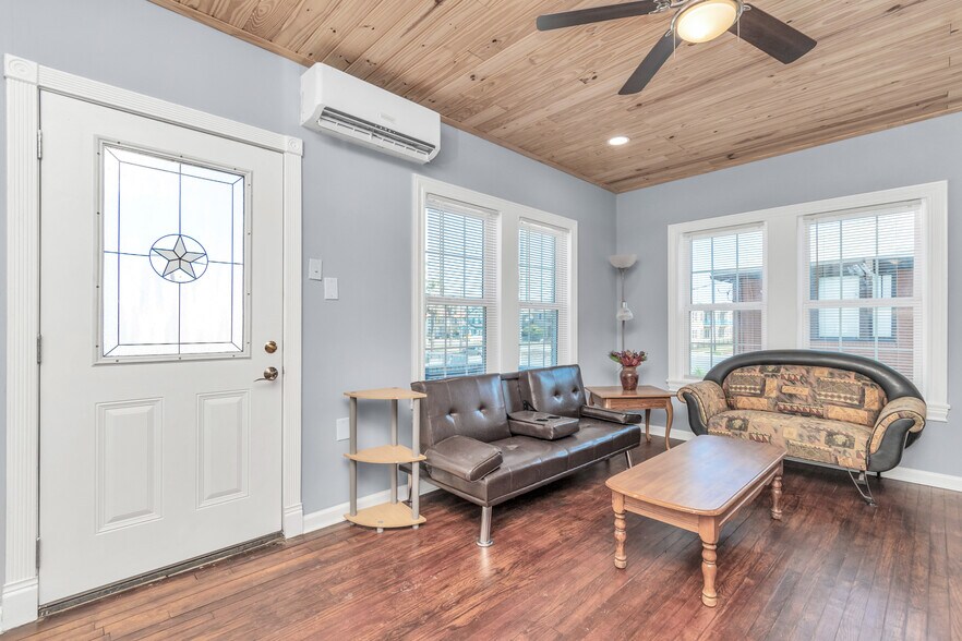 More Photos Of 915 8th St, Galveston Apartments For Sale