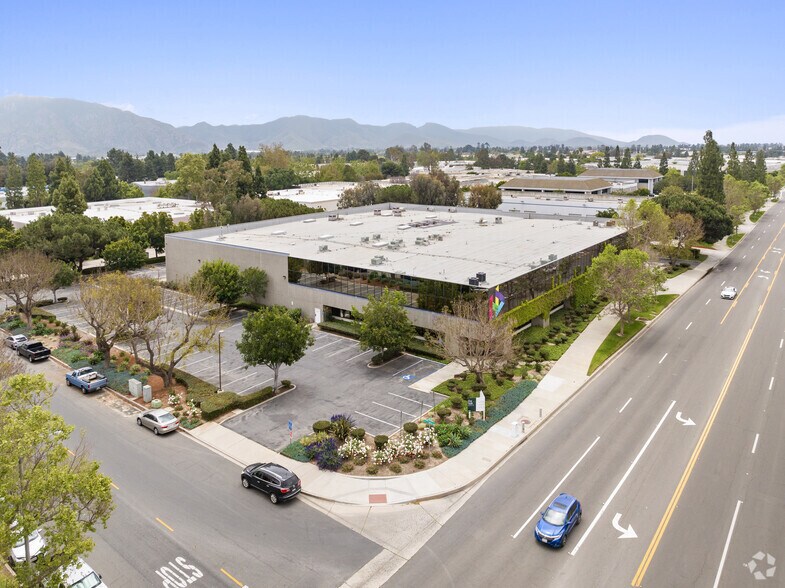 More Photos Of 1340-1380 Flynn Rd, Camarillo Research And Development For Sale