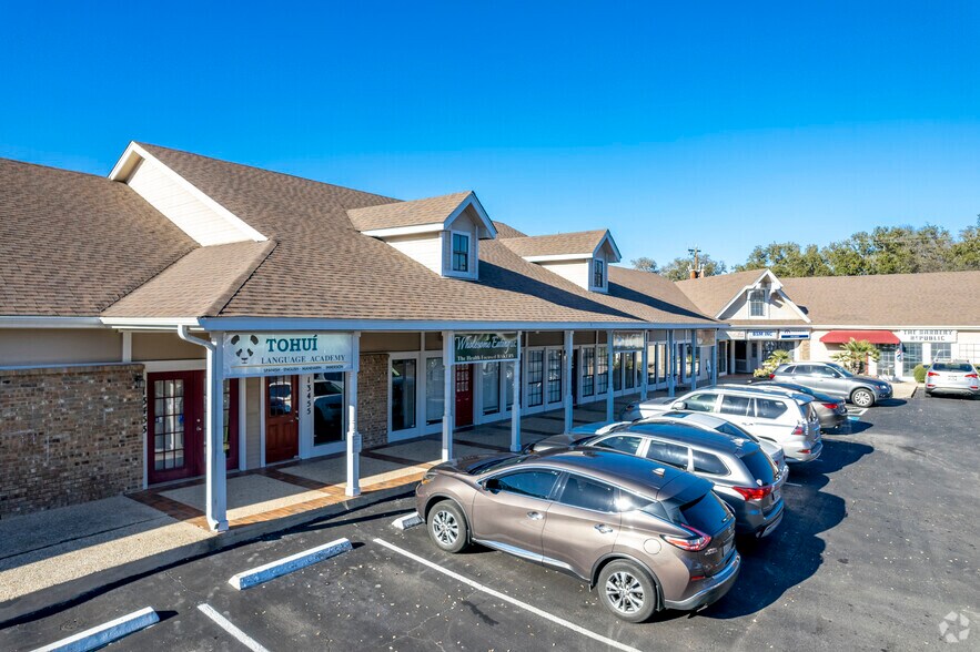 More Photos Of 13453-13489 Blanco Rd, San Antonio Unknown For Lease