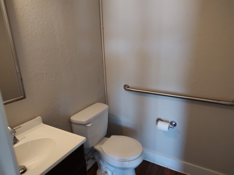 More Photos Of 1335 Shannon Rd E, Sulphur Springs Office For Lease