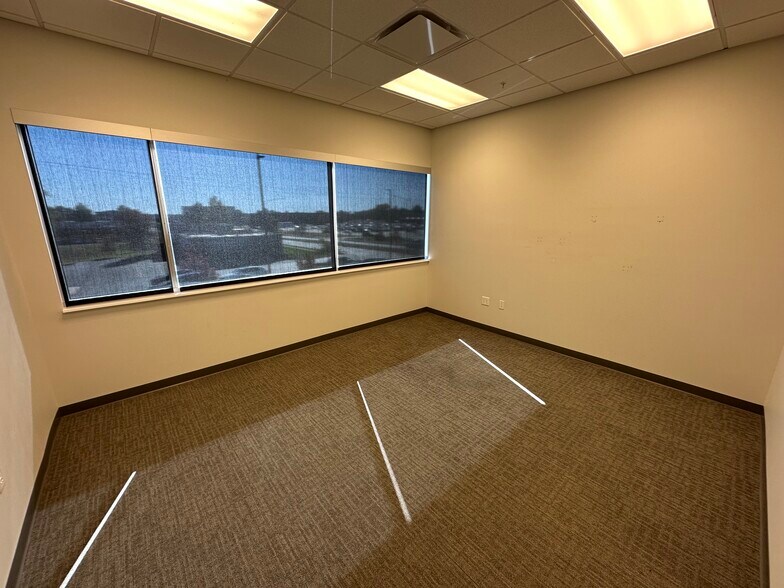 More Photos Of 3100 S National Ave, Springfield Office For Lease