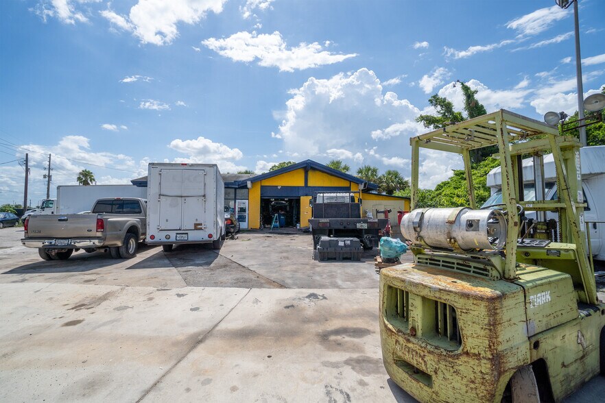 More Photos Of 5507 E Colonial Dr, Orlando Auto Repair For Sale