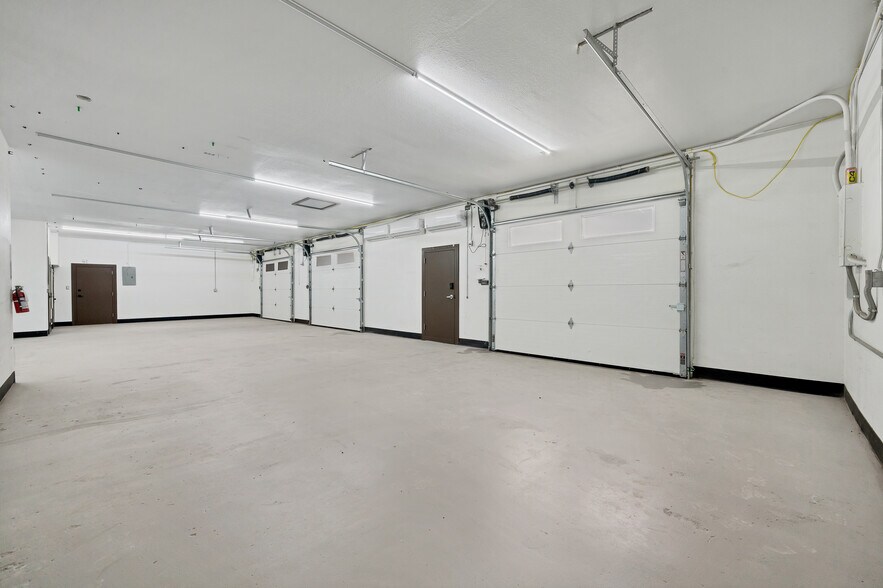 More Photos Of 11204 Bluff Bend Dr, Austin Light Manufacturing For Lease