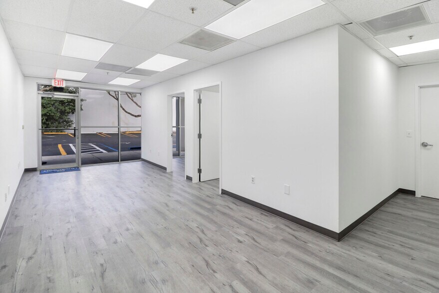 More Photos Of 955 NW 159th Dr, Miami Warehouse For Lease