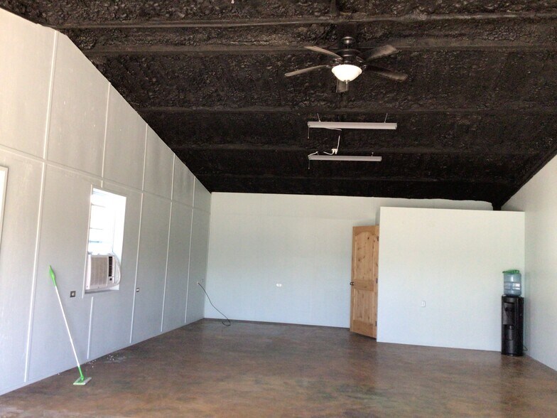 More Photos Of 921 Lawrence Rd, Kemah Industrial For Sale