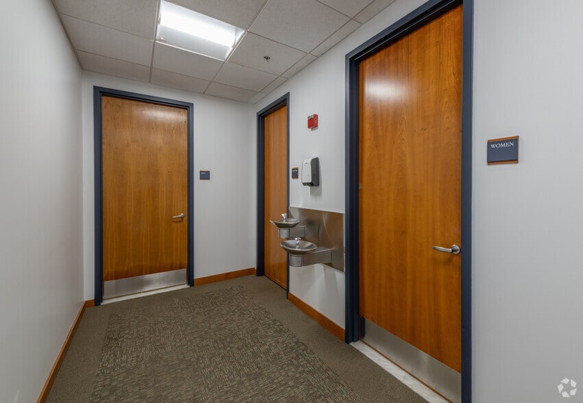 More Photos Of 175 Crossing Blvd, Framingham Office For Lease