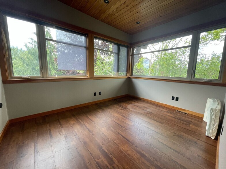 More Photos Of 26020 31B Ave, Langley Twp Flex For Lease