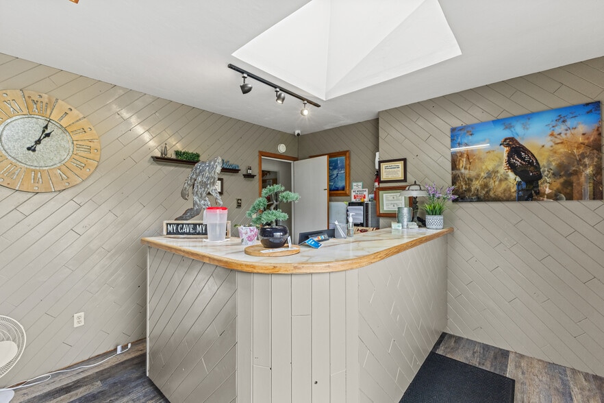 More Photos Of 787 N Central Blvd, Coquille Hotel For Sale