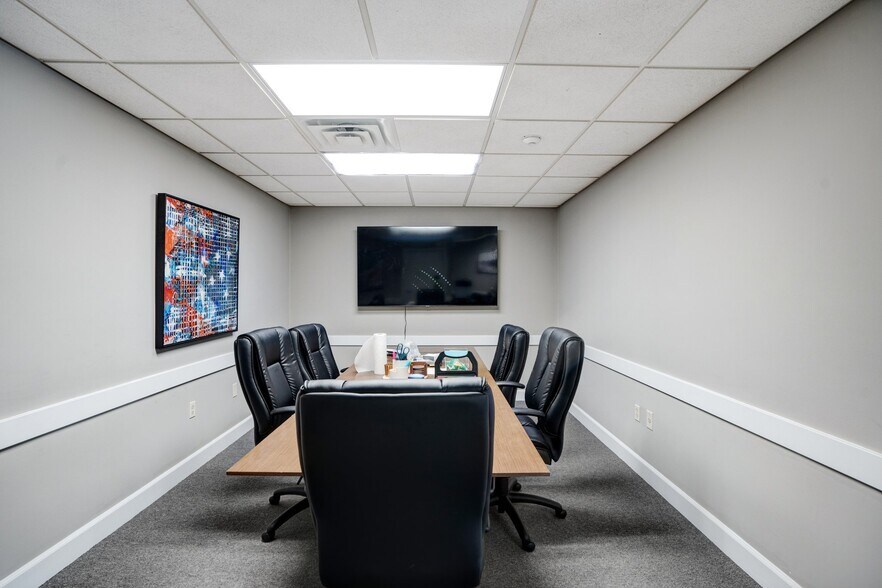 More Photos Of 1882 Porter Lake Dr, Sarasota Light Manufacturing For Sale