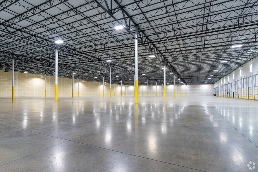 More Photos Of 5400 N Hanley Rd, Saint Louis Warehouse For Lease