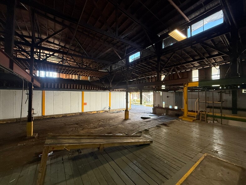 More Photos Of 650 Avenue R SW, Winter Haven Distribution For Sale