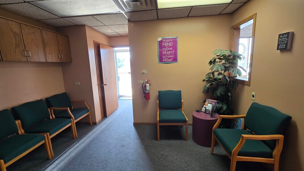More Photos Of 17704-17718 Oak Park Ave, Tinley Park Office For Sale