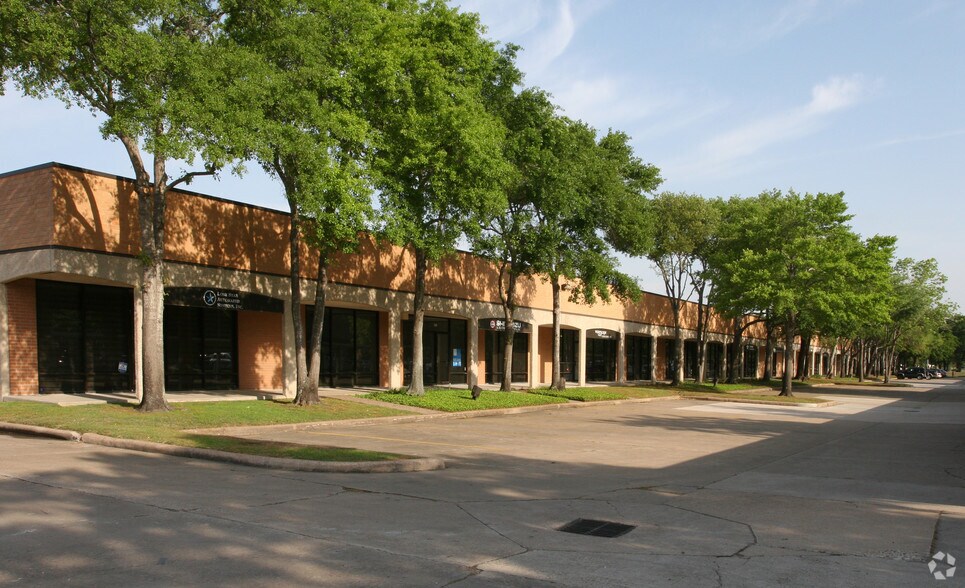 More Photos Of 10801 Hammerly Blvd, Houston Unknown For Lease