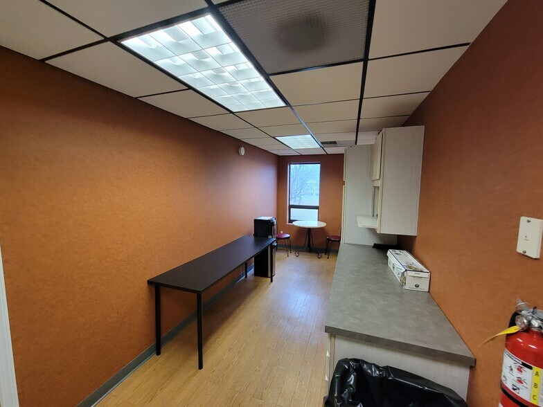 More Photos Of 15 Oak Rd, Fairfield Warehouse For Lease