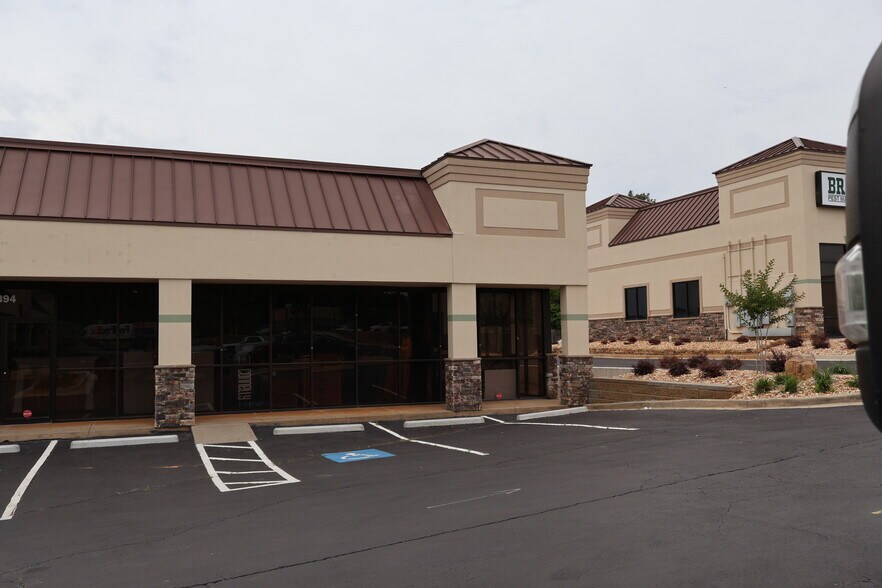 More Photos Of 394 Glynn St N, Fayetteville Storefront For Lease