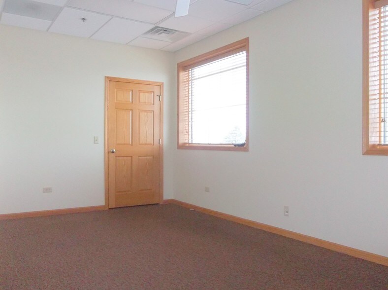 More Photos Of 9200 W 191st St, Mokena Office For Lease