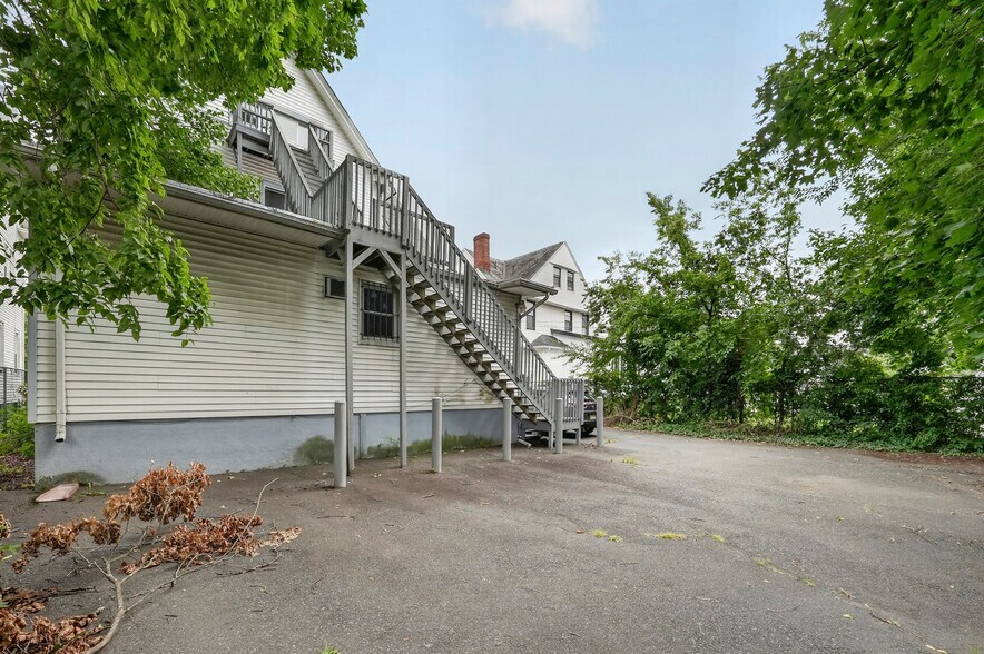 More Photos Of 137 Livingston Ave, New Brunswick Office Residential For Sale