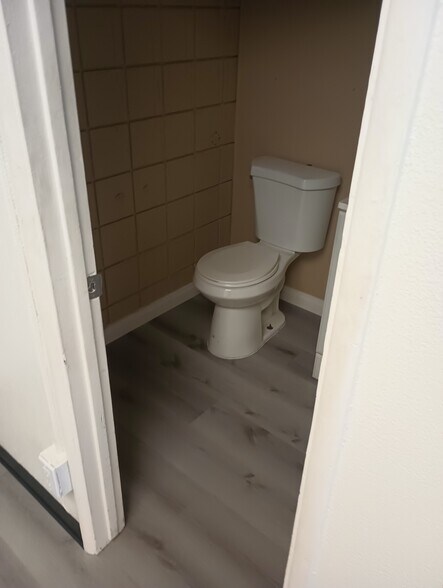 More Photos Of 632 W Valley Blvd, Colton Storefront For Sale