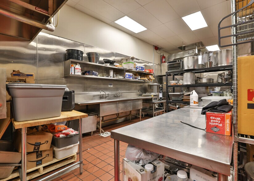 More Photos Of 707 Douglas Ave, Oakland Manufacturing For Lease