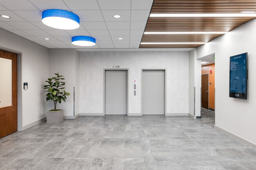 More Photos Of 7410 New La Grange Rd, Louisville Office For Lease