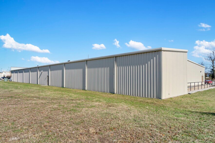 More Photos Of 3758 Hwy 412 E, Siloam Springs Freestanding For Lease