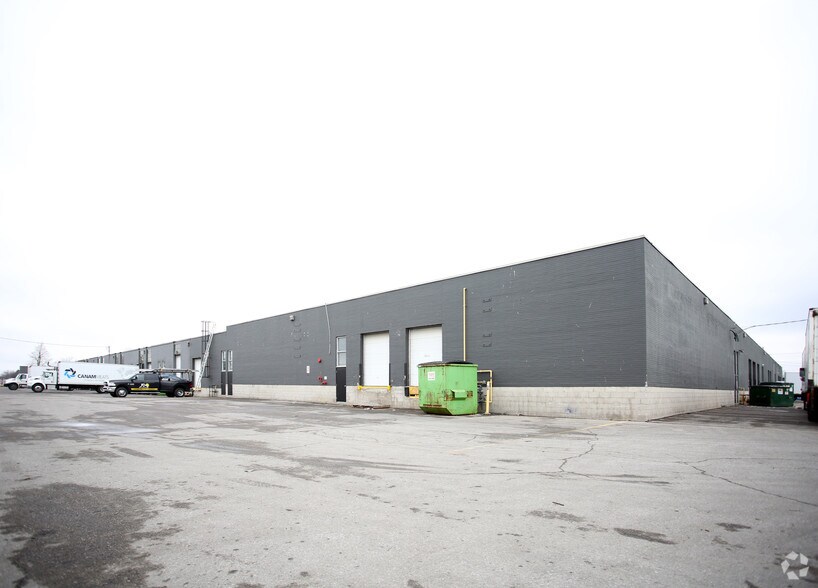 More Photos Of 2740-2762 Slough St, Mississauga Warehouse For Sale