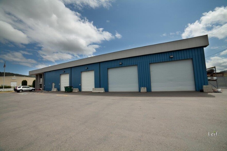 Primary Photo Of 2250 NW Aviation Dr, Roseburg Warehouse For Lease