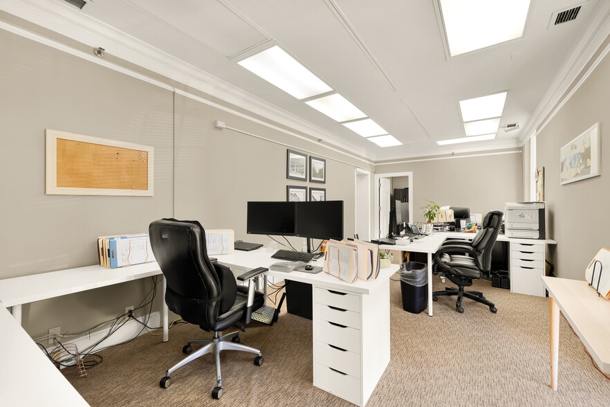 More Photos Of 228 S Washington St, Alexandria Loft Creative Space For Sale