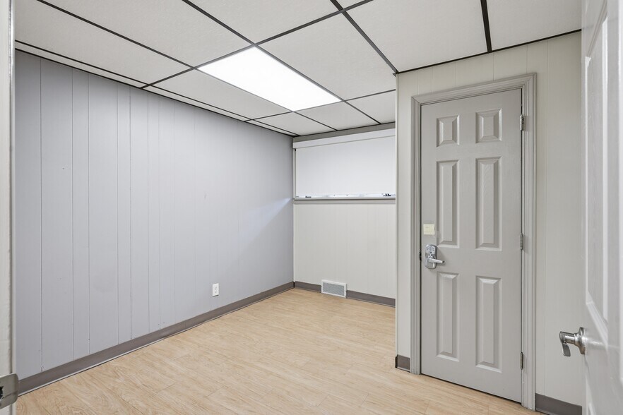 More Photos Of 222 Gibbsboro Rd, Clementon Office For Sale