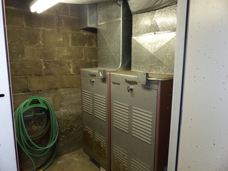 More Photos Of 180 Independence Ave, Quincy Freestanding For Sale