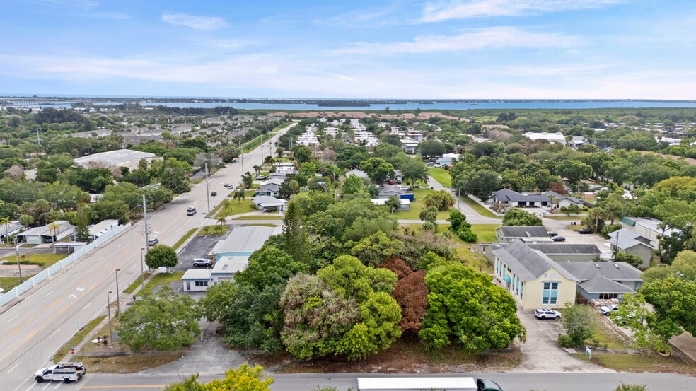 More Photos Of 725 12th St, Vero Beach Auto Repair For Sale