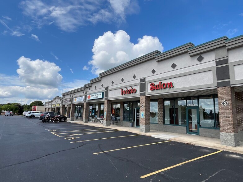 Primary Photo Of 1024-1060 E Commerce Blvd, Slinger Unknown For Lease