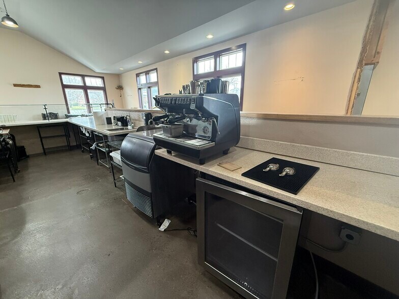 More Photos Of 10 East St, East Granby Storefront Retail Office For Lease