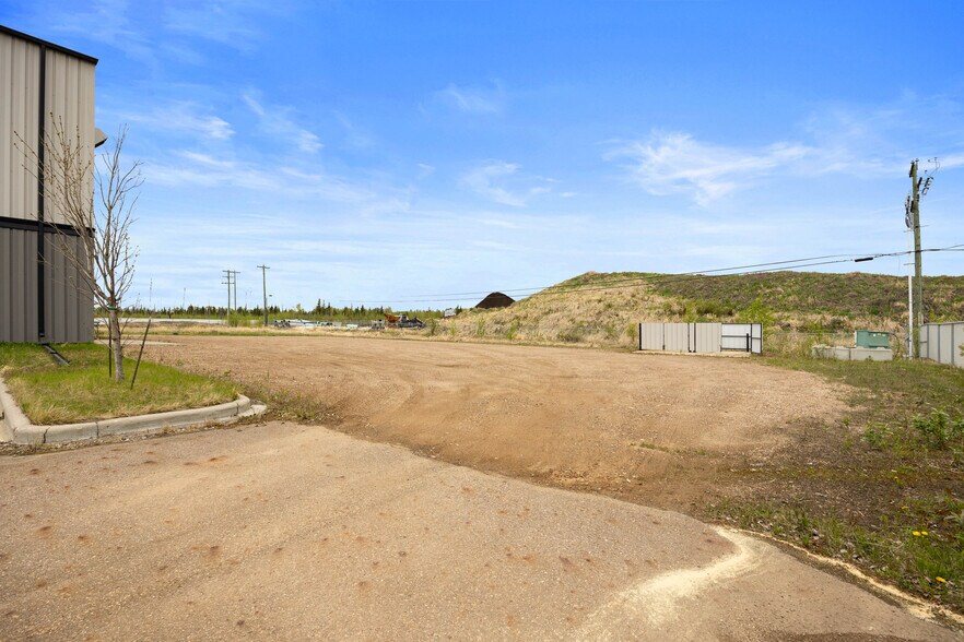 More Photos Of 340 Robertson Rd, Fort McMurray Warehouse For Lease