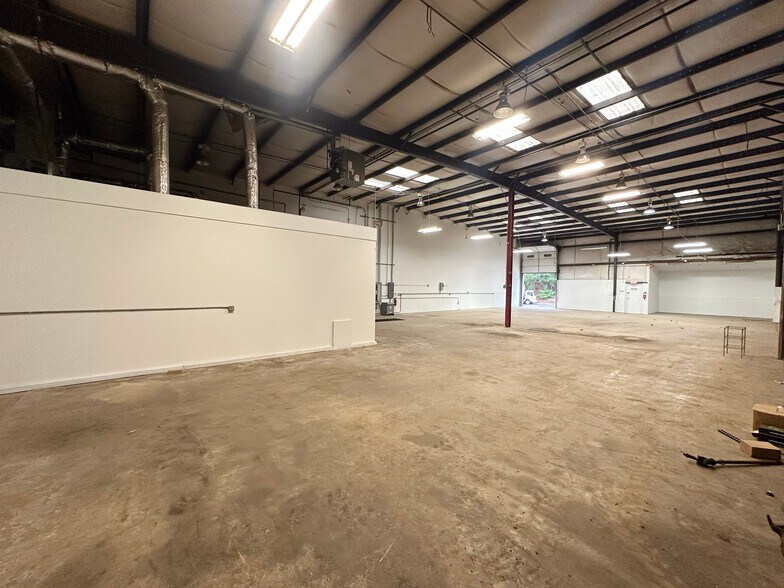 More Photos Of 209 Industrial Park Dr, Cumming Warehouse For Lease