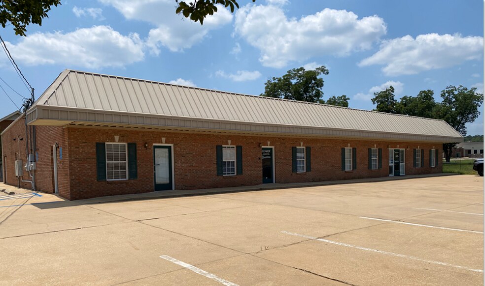 Primary Photo Of 152 Market Pl, Montgomery Office For Lease