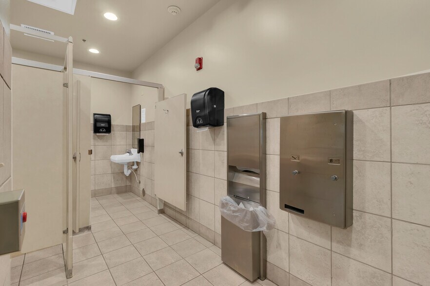 More Photos Of 1201 E Oak St, Kissimmee Office For Sale