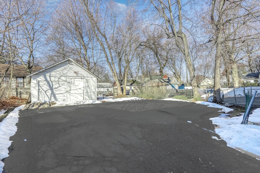 More Photos Of 313 N Main St, Spring Valley Office For Sale
