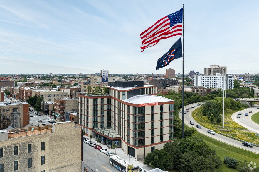 More Photos Of 1100 W Grand Ave, Chicago Apartments For Lease