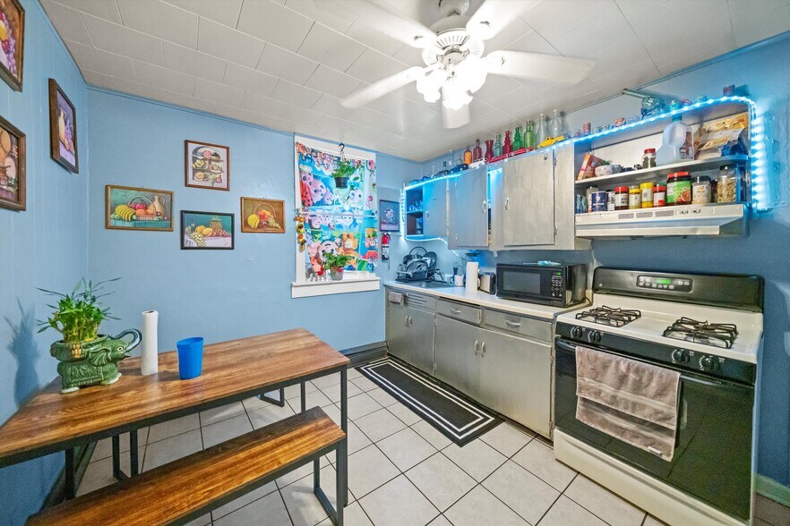 More Photos Of 6058 S Massasoit Ave, Chicago Apartments For Sale