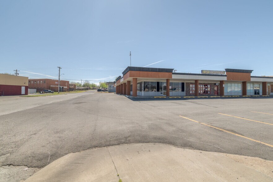 More Photos Of 3500-3534 S Newcastle Rd, Oklahoma City Storefront For Lease