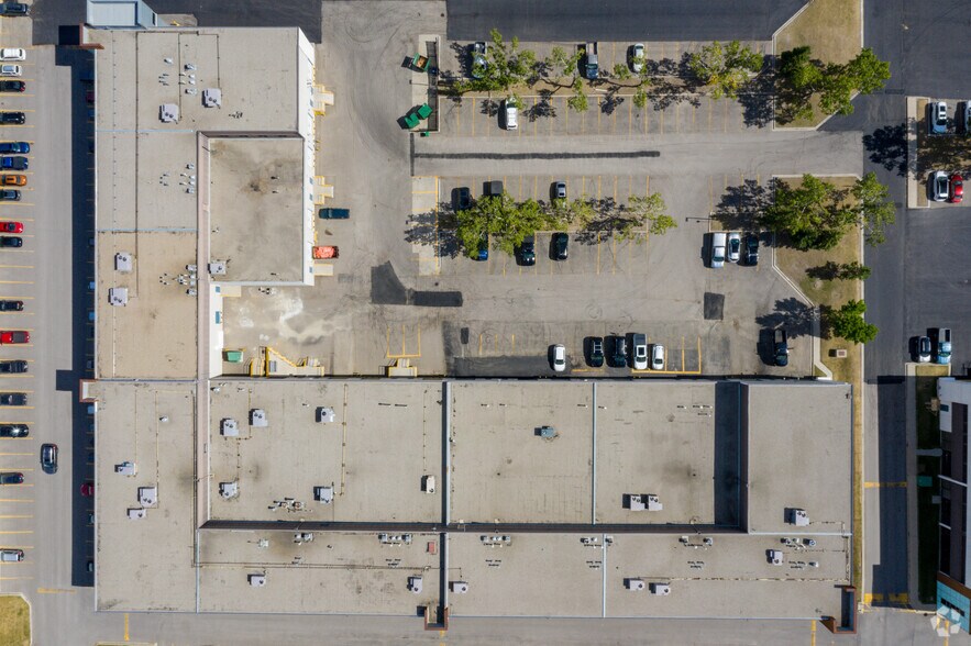 More Photos Of 6020 2nd St SE, Calgary Showroom For Lease